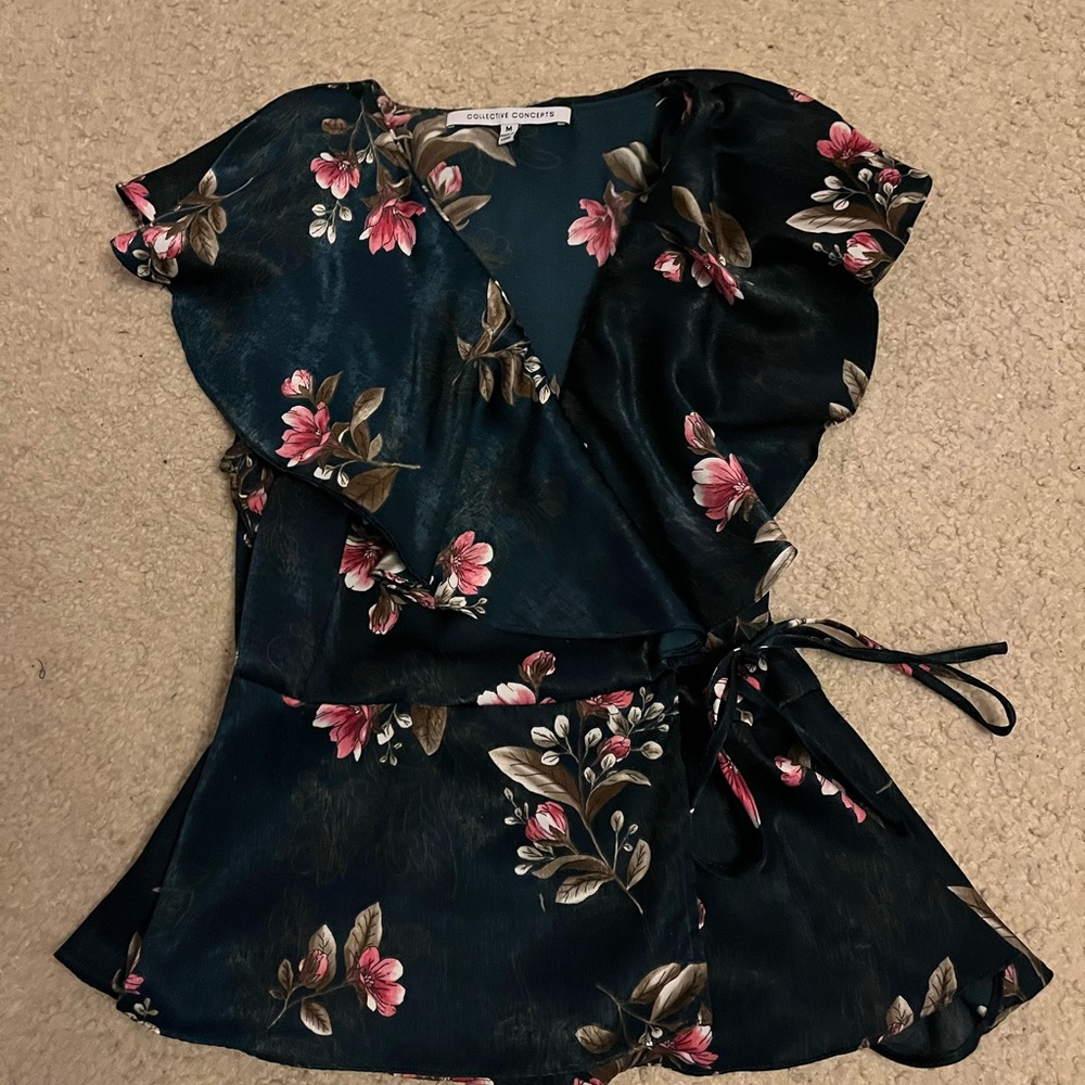 Floral BLOUSE - very femme!!  Perfect for the weekend or the office.